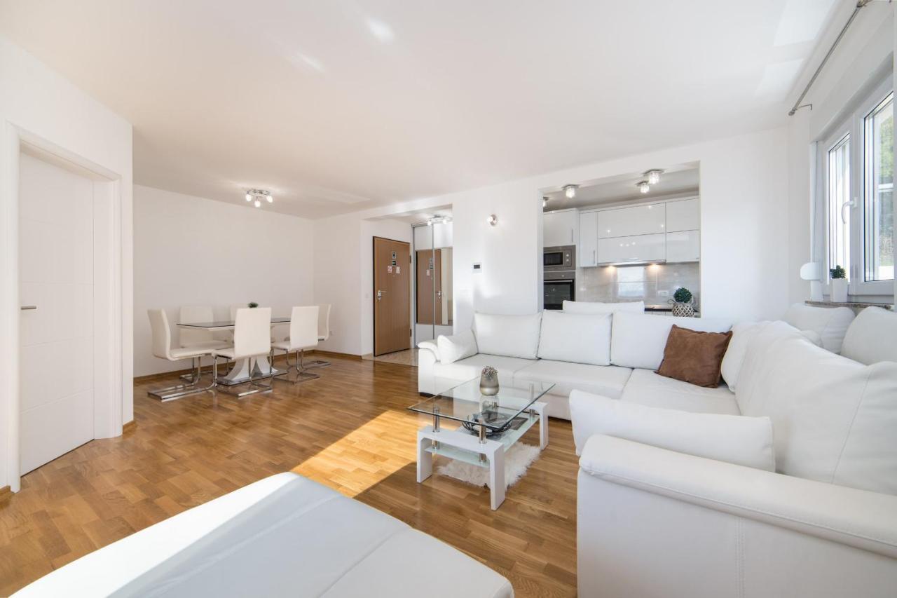 Apartments Crystal Makarska Exteriör bild