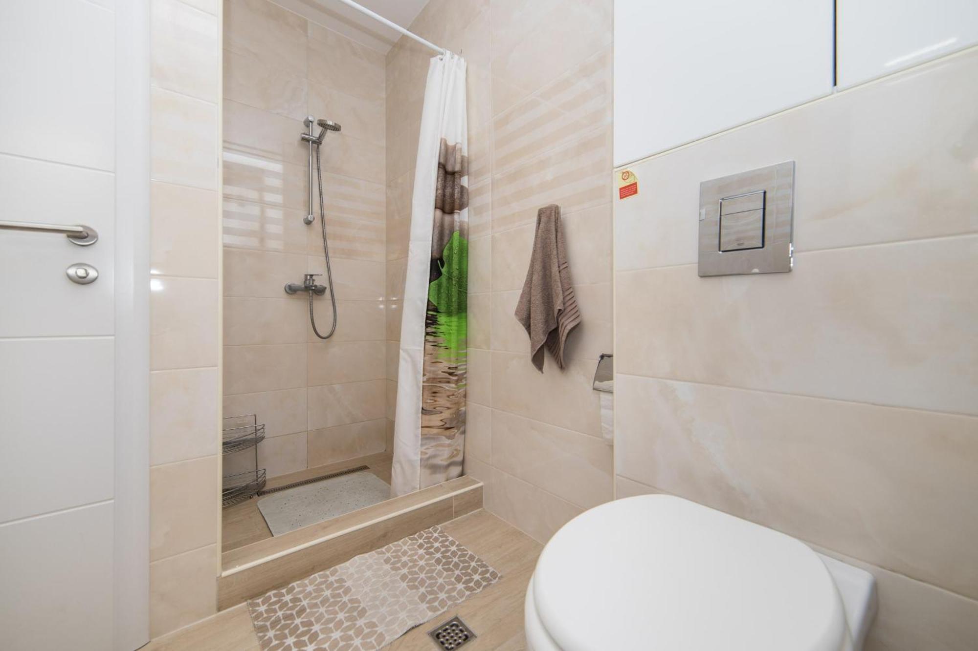 Apartments Crystal Makarska Rum bild