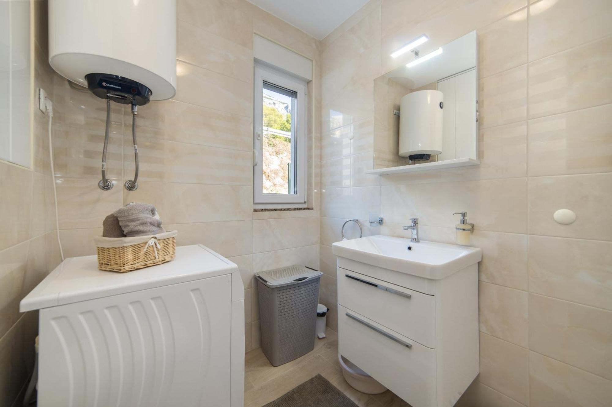 Apartments Crystal Makarska Rum bild