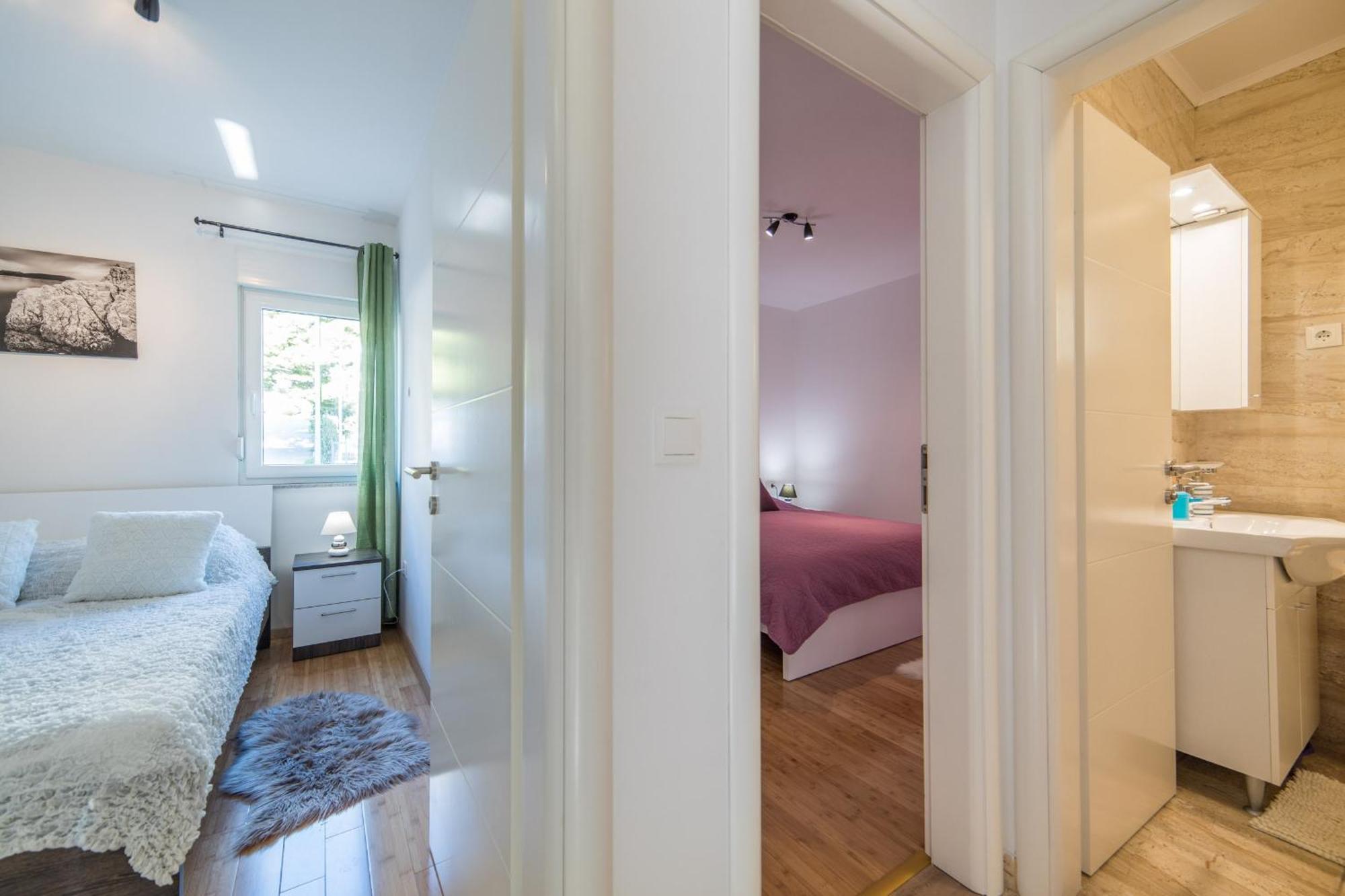 Apartments Crystal Makarska Rum bild