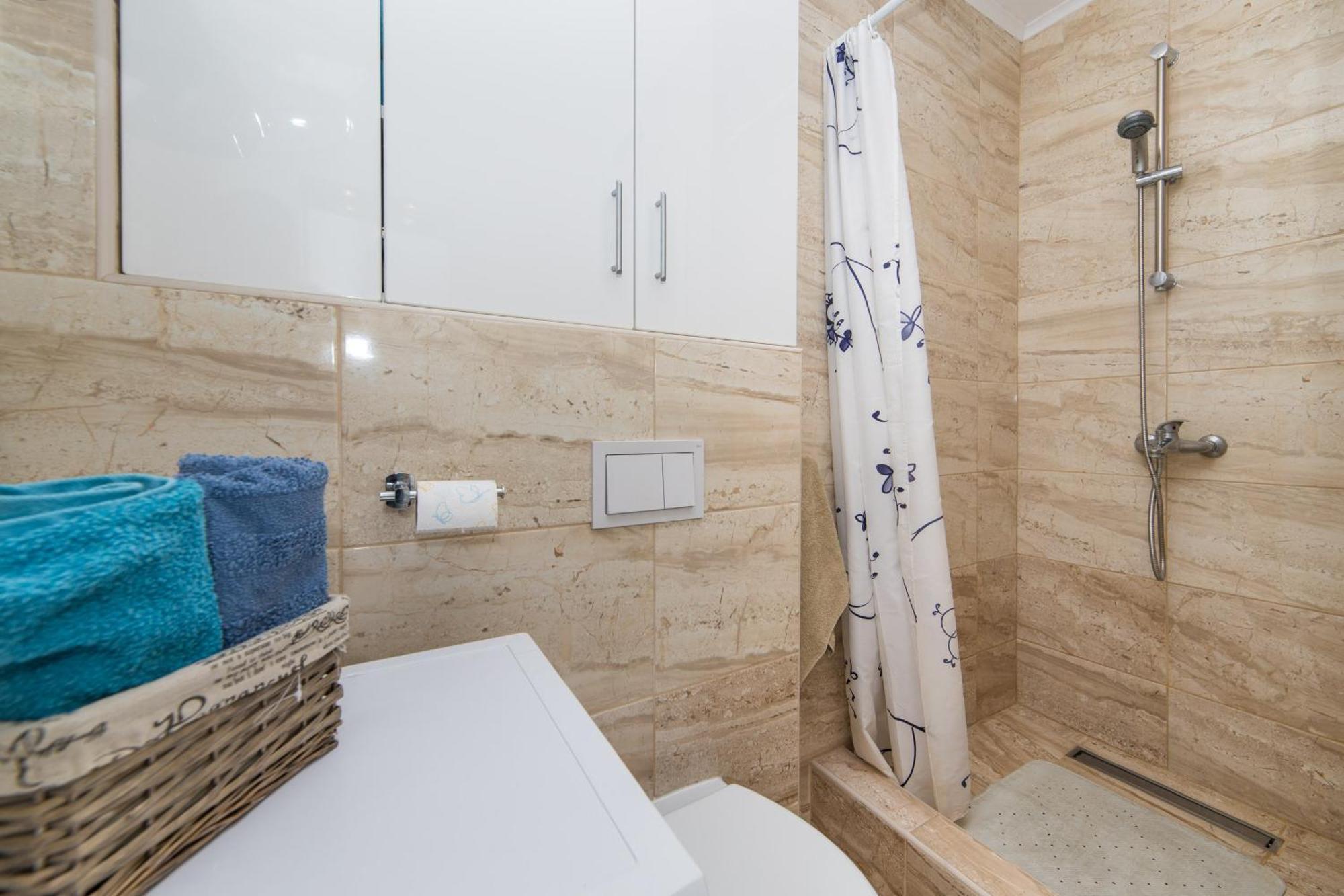 Apartments Crystal Makarska Rum bild