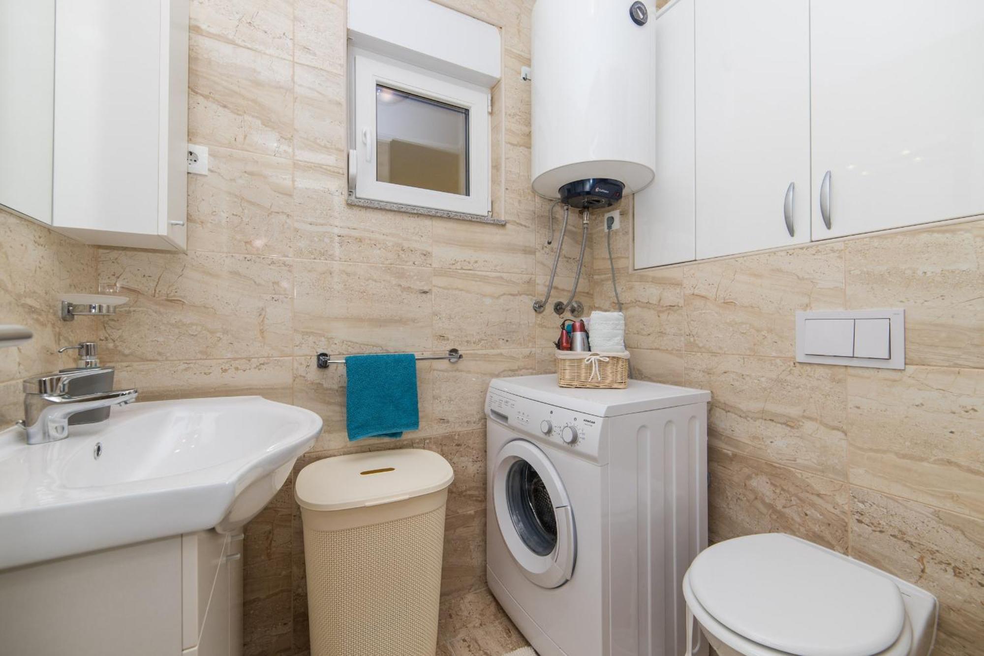 Apartments Crystal Makarska Rum bild